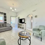 Villa Doramarie With Private Pool By Dadovillas