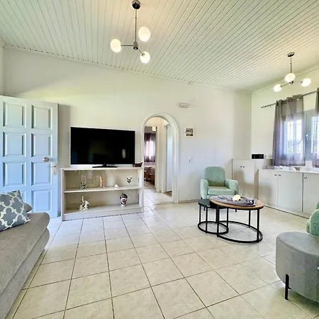 Villa Doramarie With Private Pool By Dadovillas